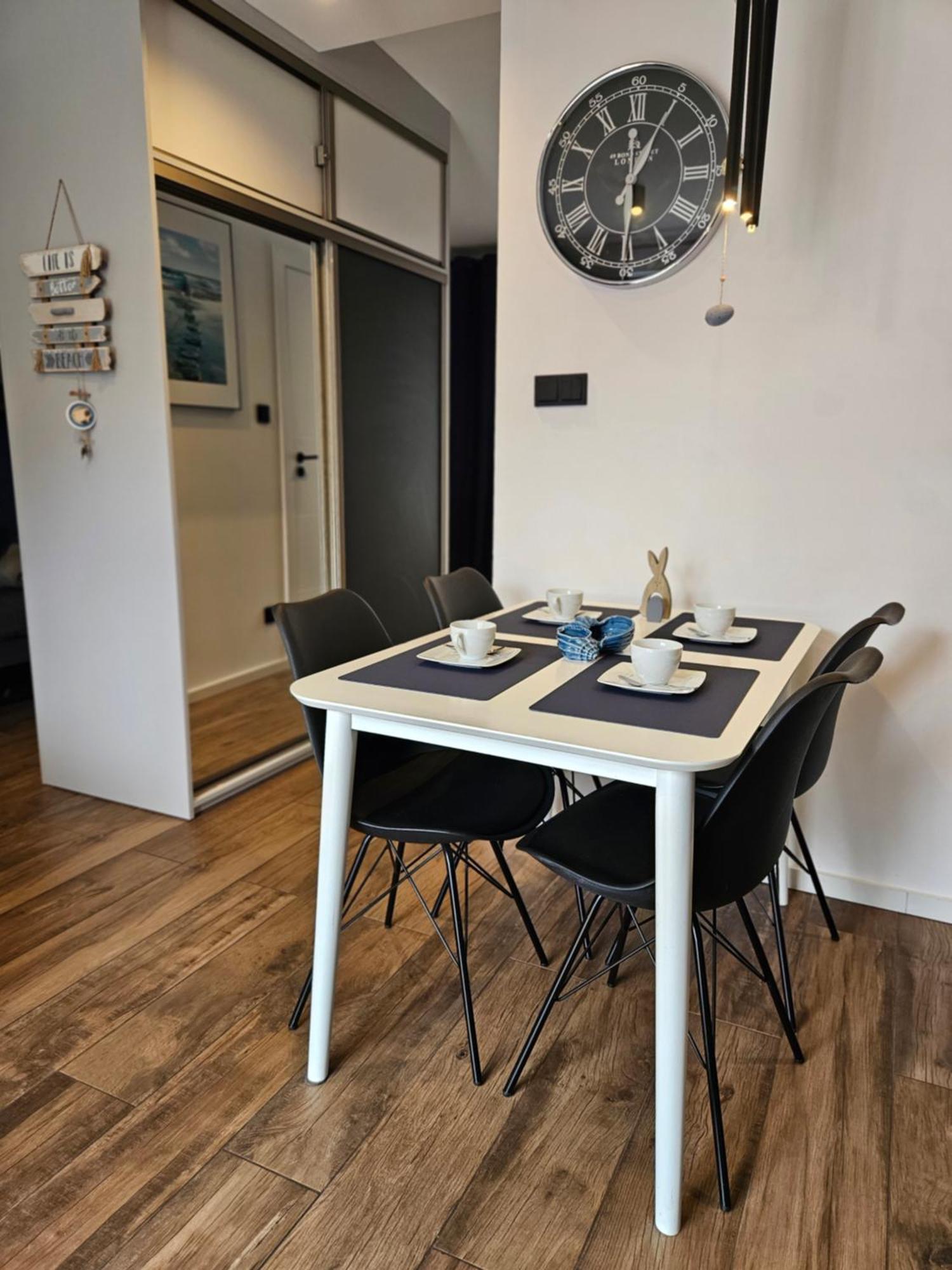 Apartament Grunwaldzka 105 Z Tarasem 5O M Do Plazy Pobierowo Luaran gambar